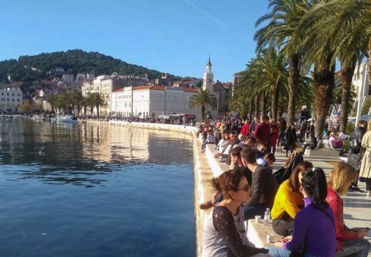 Hrvatska zapošljava 50.000 ljudi: Plate idu do 2.000 KM, evo šta traže