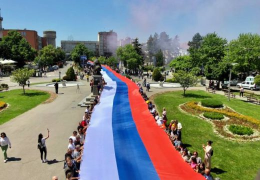 U Bijeljini razvijena najduža zastava RS