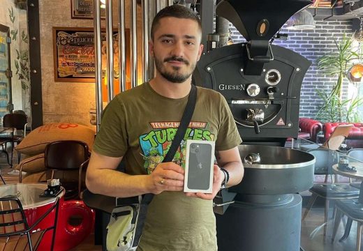 Banjalučanin iPhone dobijen u nagradnoj igri prodao za liječenje Vukana