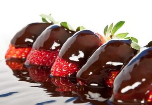 Zdravo i ukusno : jagode i čokolada