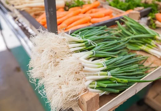Šest dobrih razloga zbog kojih bi mladi luk trebalo jesti što češće