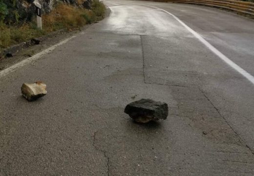 Kolovozi mokri: Skrećemo pažnju na moguće odrone na dionicama u usjecima.