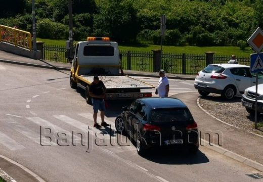 Foto vijest: Vozaču pukla kugla u sred vožnje