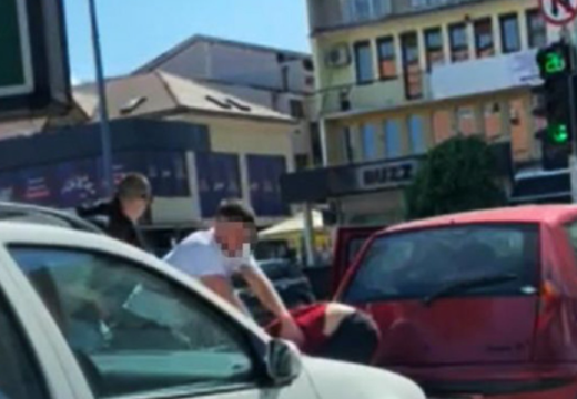 Potukli se zbog saobraćaja, kažnjeni sa po 400 KM