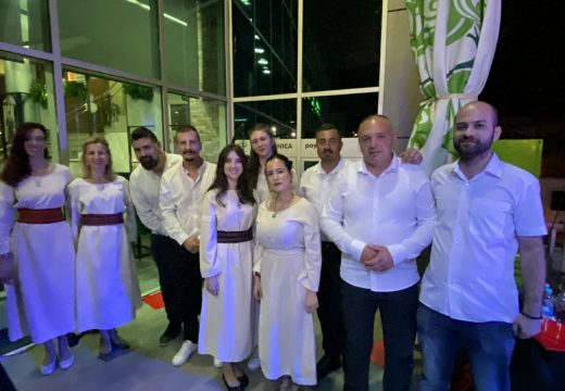 „Petropavlovski pojci“- sastavljeni od bivših rokera (Video)