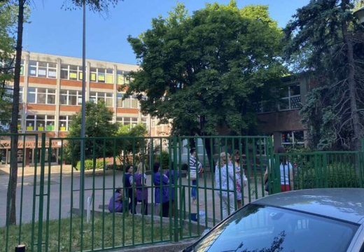 Dojave o bombama u nekoliko škola