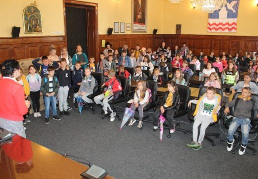 Učenici prigradskih škola u posjeti Gradskoj kući