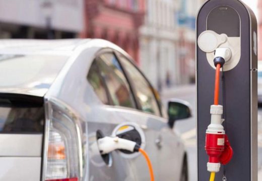 Brišu carinu na električna auta