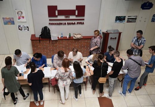 Počeo junski upisni rok u srednjim školama