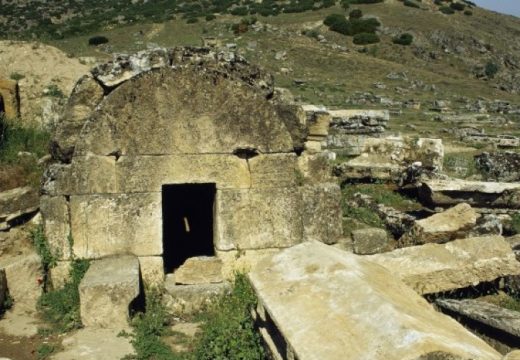 Otvorena “Kapija pakla” prvi put za posjetioce, emituje isparenja od kojih se može umrijeti