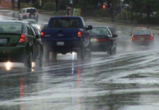 Vozačima se savjetuje oprezna vožnja zbog kiše