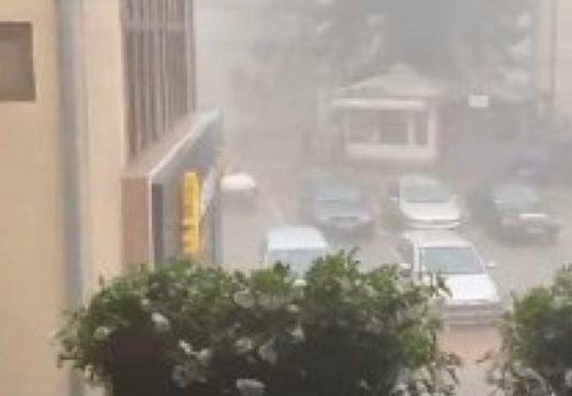 Kataklizma:Vjetar čupao drveće, nestalo struje, a padao i grad veličine oraha