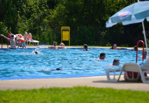Noćno kupanje ovog ljeta u Dvorovima