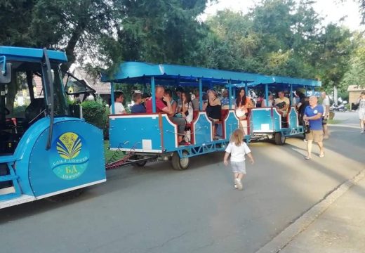 Startovao turistički vozić: Od danas ponovo na relaciji Bijeljina – Banja “Dvorovi”