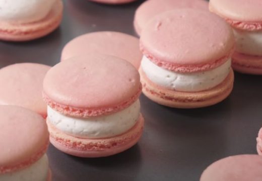 Makaronsi od jagoda sa bijelom čokoladom