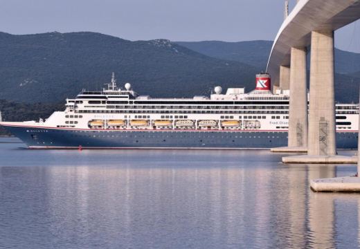 U Neum uplovio veliki kruzer sa više od hiljadu putnika (Video)