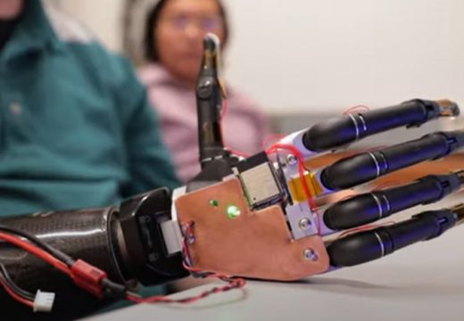 Naučnici kreirali robotsku ruku koja se kontroliše umom