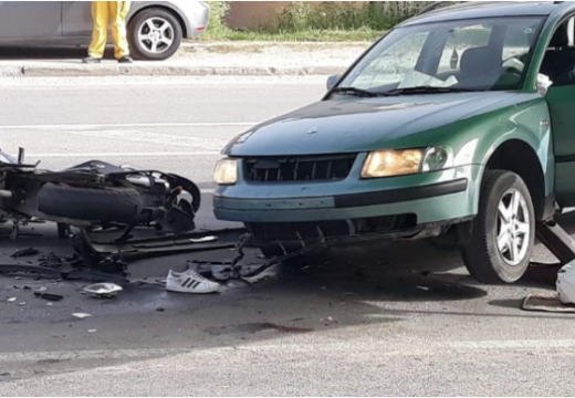 Teško povrijeđen motorista, za volanom “pasata” bio maloljetnik