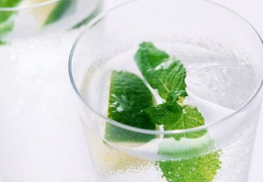 Spriječite dehidrataciju zbog vrućine: U vodu dodajte list jedne biljke