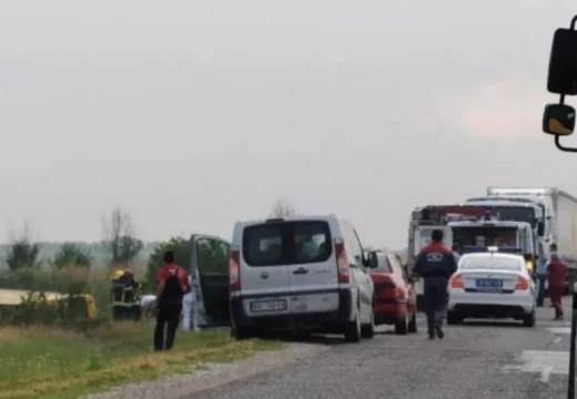 Hitna i vatrogasci na terenu, sumnja se da ima poginulih (FOTO)