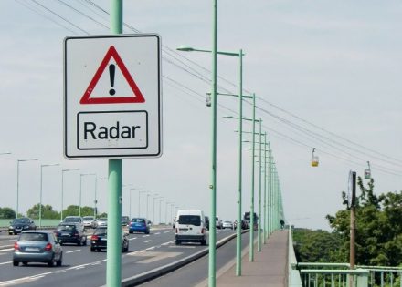 Pokazao radaru srednji prst – kazna 5.000 evra