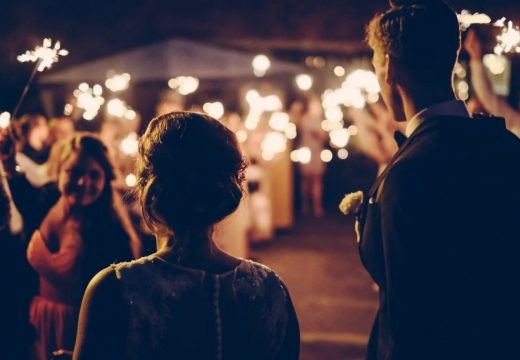 Mlada izbacila kumu sa svadbe zbog – boje laka na noktima