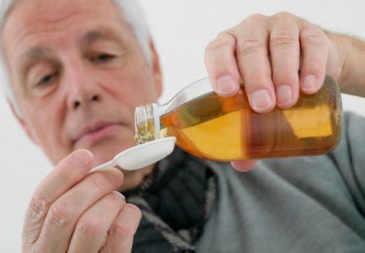 Moćan napitak koji čisti pluća i zaustavlja kašalj – dovoljna je jedna kašika dnevno