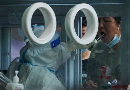 Korona blokirala predgrađe Vuhana