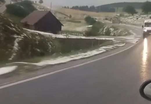 Veliko nevrijeme na Sokocu: Grad zabijelio krovove