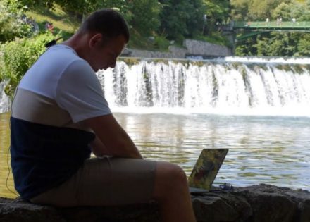 Vodi američku firmu sa vodopada u Jajcu (Video)