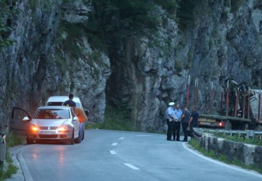 U direktnom sudaru jedna osoba poginula, više povrijeđeno