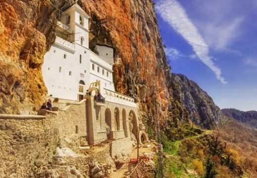 Ispovijest čovjeka koji je doživio čudo na Ostrogu:„Hvala Ti, Oče, što voliš mog sina, što si nam pomogao“