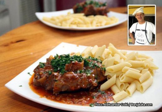 Nedjeljni ručak uz našeg fotoreportera: Teleća koljenica u paradajz sosu sa gremoladom