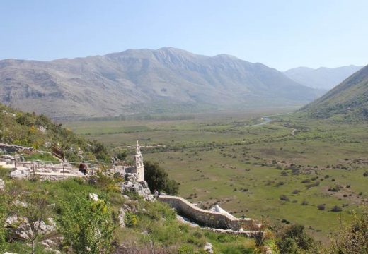 Novi požar kod Trebinja izazvan gromom, u pomoć stiže helikopter