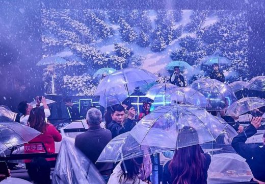 Restoran u kome pada snijeg po gostima