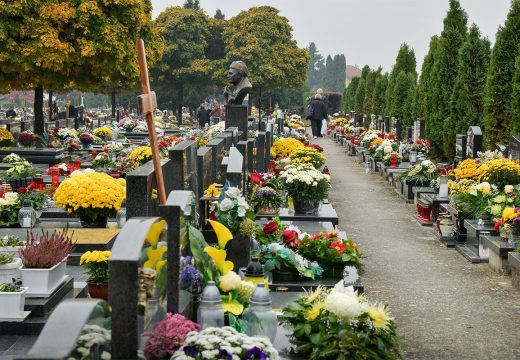 Kopali stare grobove pa pokojnicima skidali nakit i zube