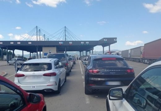 Saobraćaj na administrativnom prelazu Jarinje je ponovo otvoren.