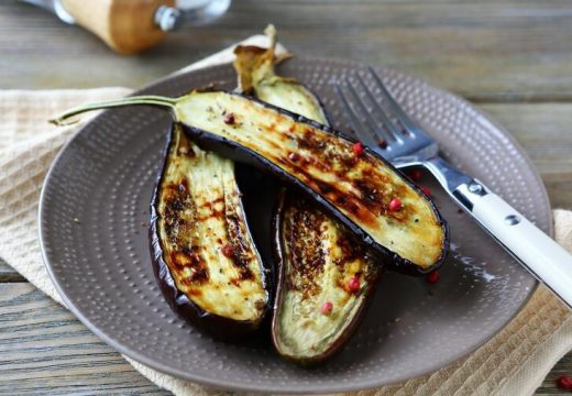 Punjeni patlidžan iz rerne, savršeno ukusan i kremast