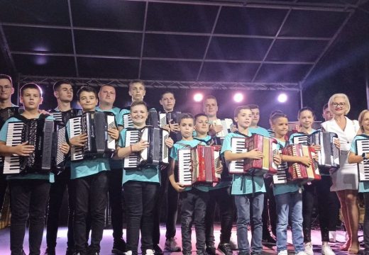 Mladi harmonikaši oduševili bijeljinsku publiku