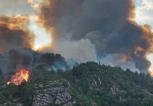 Helikopterski servis Srpske gasi od jutros, očekuje se pomoć Srbije