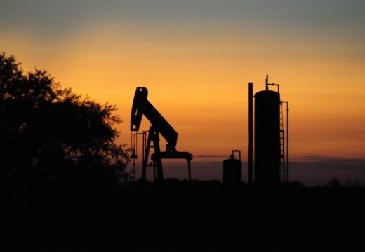 Nafta skočila na 100 dolara za barel: Najnovija prognoza Međunarodne agencije za energetiku