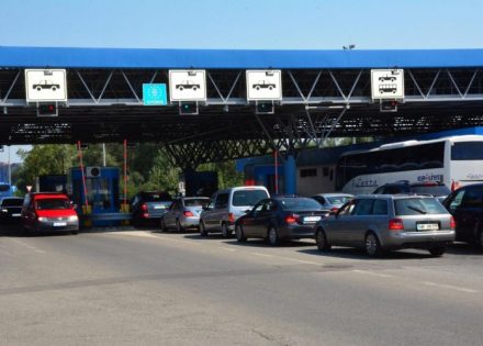 Tablice od drveta stavio na auto i pokušao da uđe u BiH