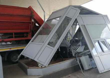 Kamion srušio naplatnu kućicu na auto-putu Doboj – Banjaluka