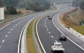 Saobraćaj se odvija nesmetano po mjestimično vlažnom kolovozu