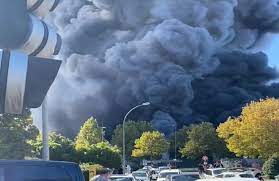 Ogroman požar u Parizu: Gori najveća pijaca na svijetu (VIDEO)