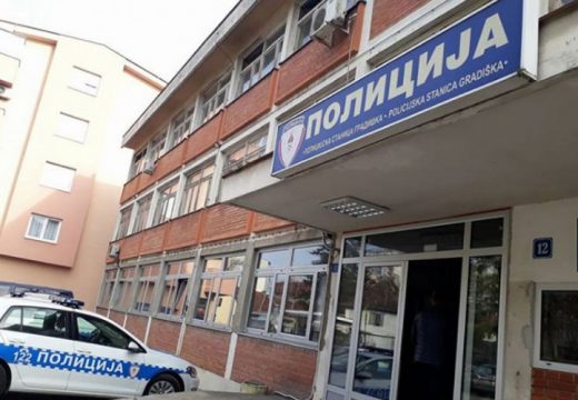 Kontrolom vozila pronađeno 10.000 evra i promotivni materijal SDS-a