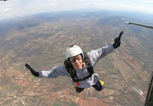 Tuzlak najstariji padobranac u Evropi: U pet dana skočio 21 put