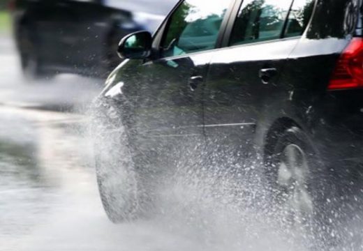 AMS RS: Oprez, zbog padavina mokri kolovozi