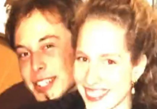 Bivša djevojka Ilona Maska na aukciji prodala zajedničke fotografije i uspomene