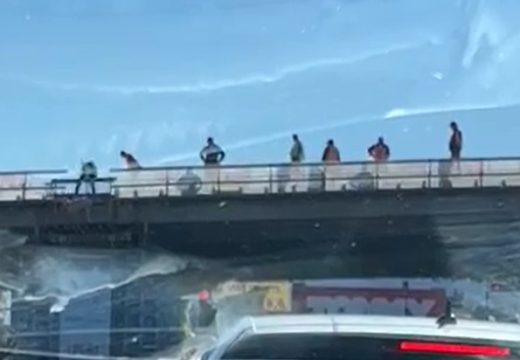 Snimak postao hit na mrežama: Jedan radi, šest nadgleda (VIDEO)